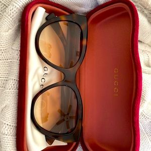 Gorgeous cat eye GUCCI sunglasses! 53mm.